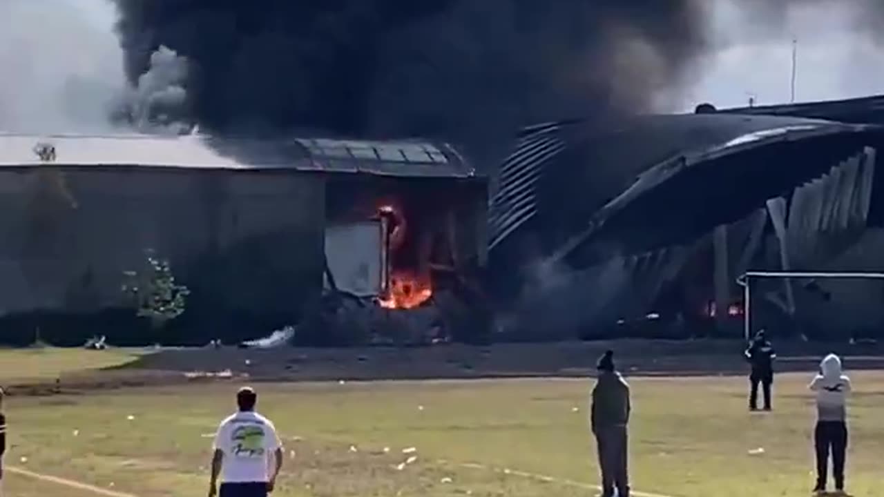 Small plane carrying 10 people crashes into building in Toluca