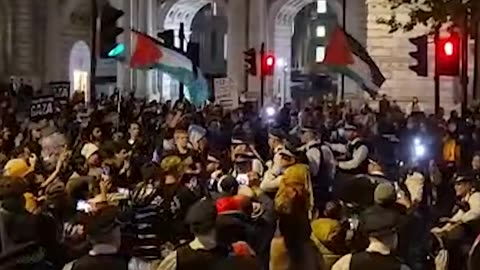 Pro-Palestinian Islamists are outside Keir Starmer’s home, threatening him and his family.