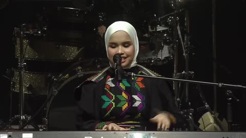 PUTRI ARIANI - KABHI KHUSHI KABHIE GHAM (Live Perform in Penang)