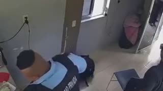 Dueño de empresa golpea a guardia en México