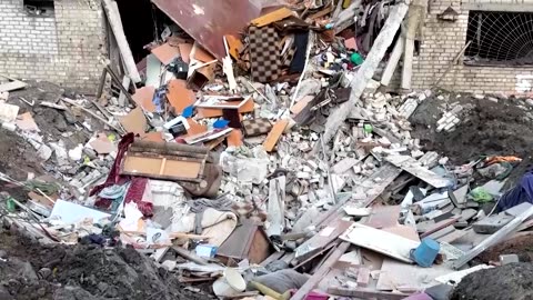 Rescuers recover bodies after Russian attack on Zaporizhzhia