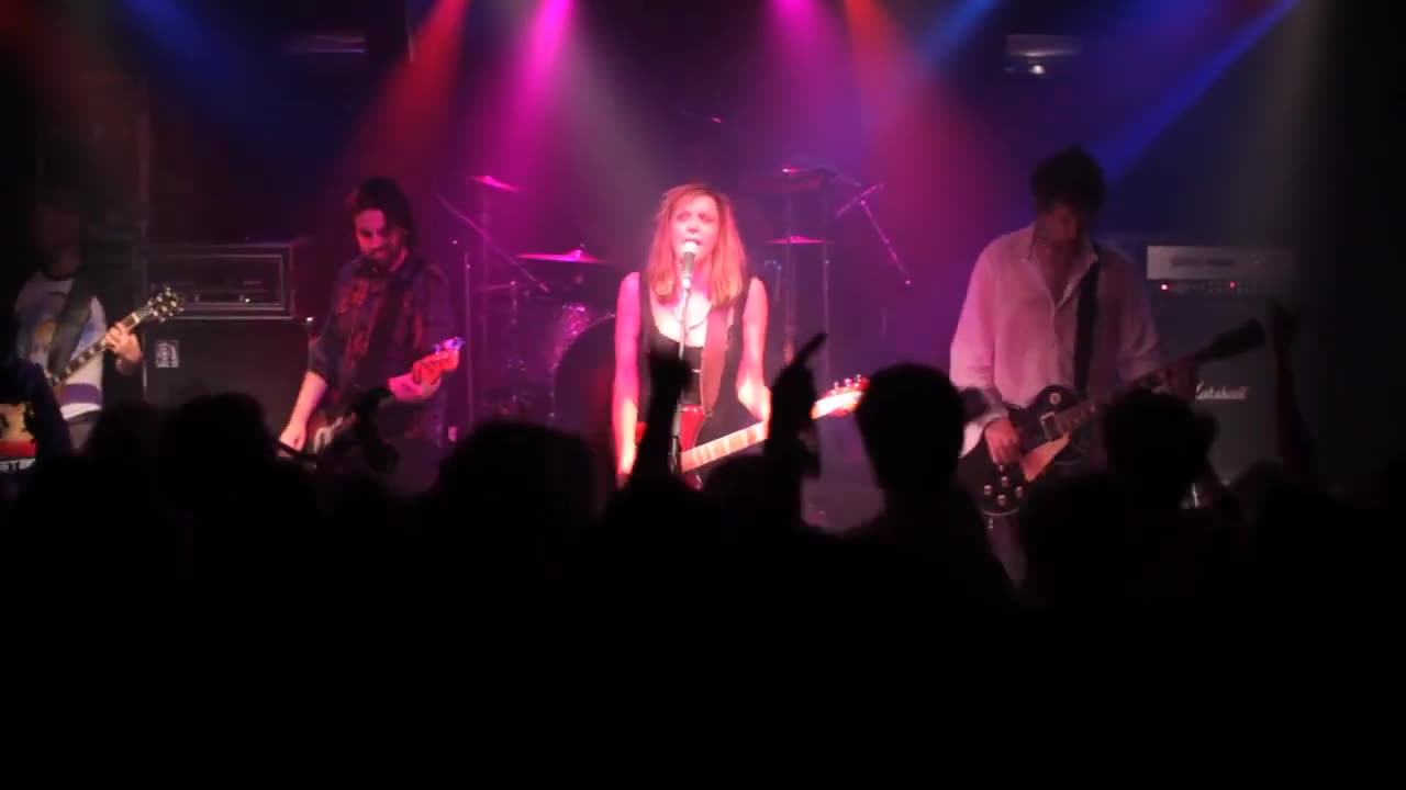 Can she play? | Live islolated vocal & guitar | Celebrity Skin |Courtney Love