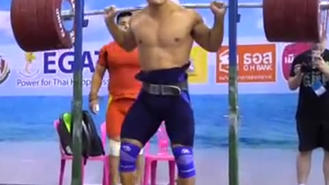 Lu Xiaojun Squats 270kg at 81kg Bodyweight! 😱🔥