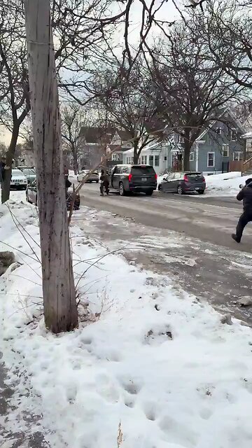 ❄ 👮 A viral video from Brooklyn Center, MN shows an ICE agent slipping and falling on icy pavement