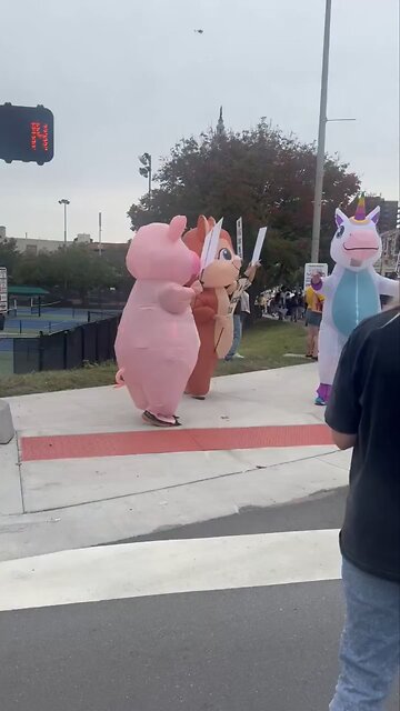 🇺🇸The situation at the largest «No Kings» protests in the US