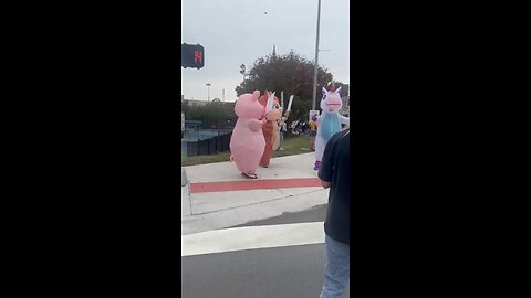 🇺🇸The situation at the largest «No Kings» protests in the US