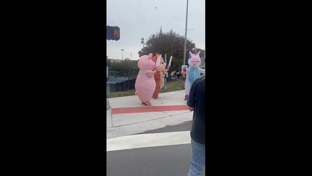 🇺🇸The situation at the largest «No Kings» protests in the US