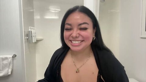 HoneyLimeTea Honey Looking for Her 7th Sugar Daddy in Bathroom Caught on Camera