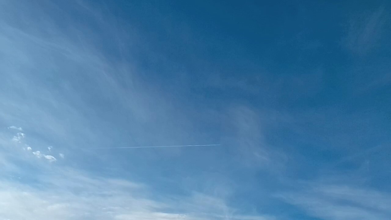 The Difference Contrail/Chemtrail