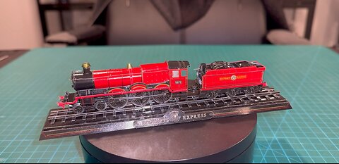 Metal Earth Hogwarts Express with Track