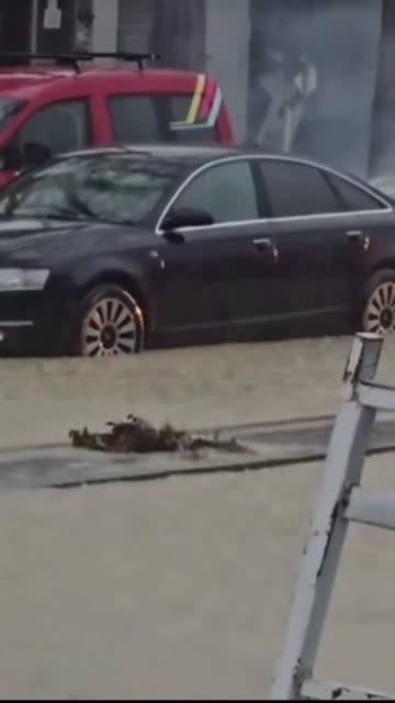 Ironizon Cara: Faji i natyrës, se as bashkia, as qeveria nuk kanë asnjë faj!