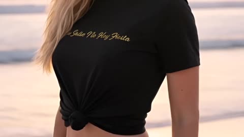 ¿Lista para el puro bailazo en la playa? Este look lo dice todo #PuroBailazo #ModaPlaya