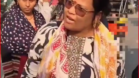 Viral Horror in Muzaffarpur: Woman Caught Brutally Beating Child on Road