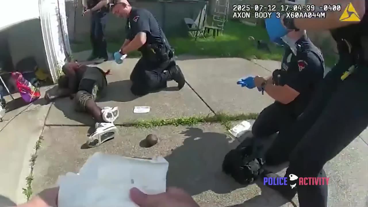 Suspect armed with 2 knives charges and stabs N.Y. police officer