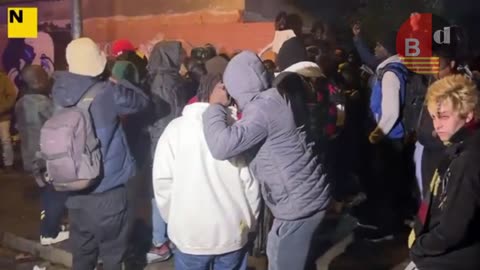 Arranca el macrodesalojo del antiguo instituto B9 de Badalona