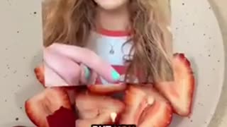 BRITISH WOMAN NOTICED SOMETHING ODD 🍓 ABOUT AMERICAN STRAWBERRIES
