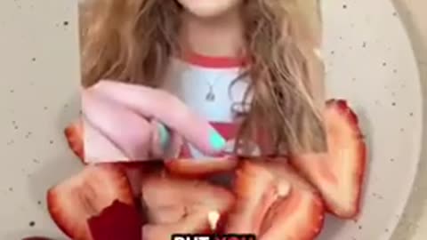 BRITISH WOMAN NOTICED SOMETHING ODD 🍓 ABOUT AMERICAN STRAWBERRIES