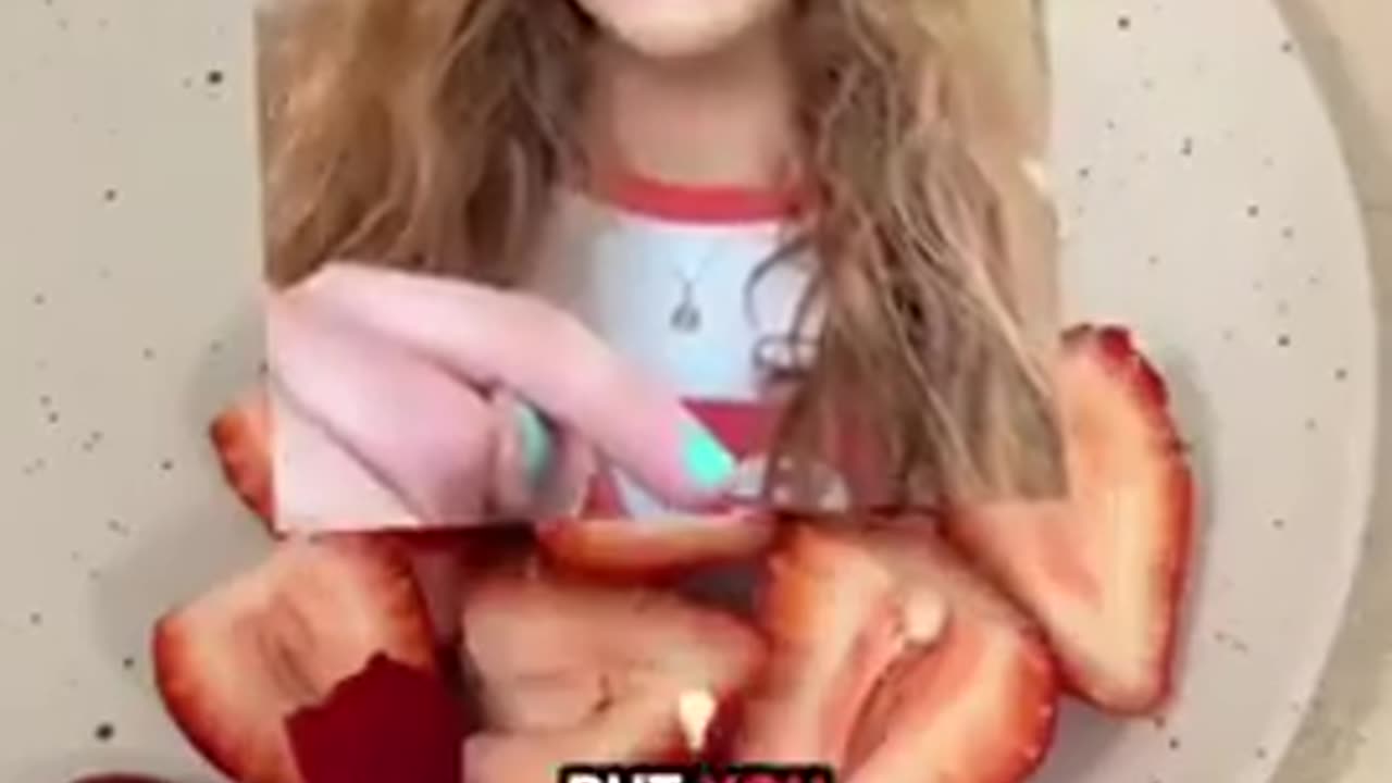 BRITISH WOMAN NOTICED SOMETHING ODD 🍓 ABOUT AMERICAN STRAWBERRIES