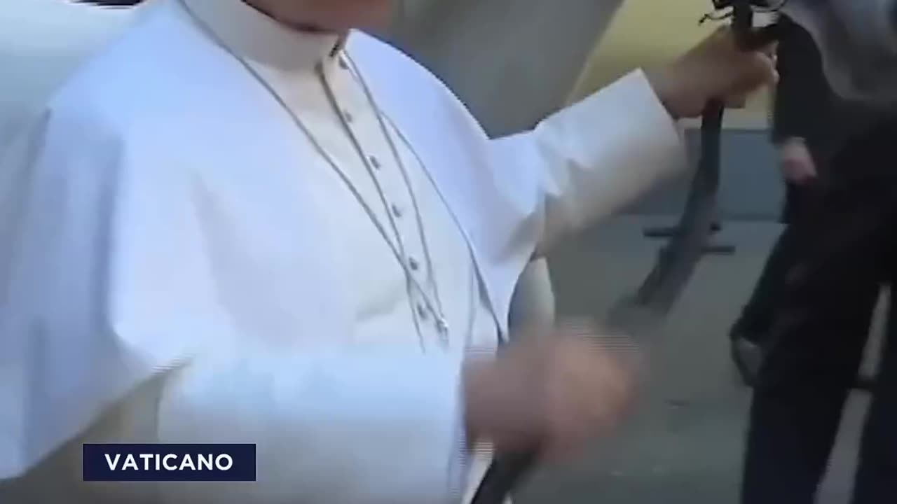 Proton,il cavallo bianco purosangue arabo donato da una scuderia polacca a Papa Leone XIV NOTIZIE DAL MONDO regalato al Papa il 15 ottobre 2025,prima dell’udienza generale nello Stato idolatra della Città del Vaticano di cui è il 9°sovrano eletto