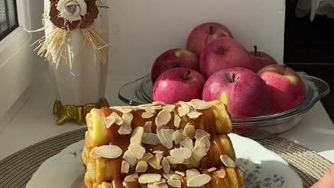 Delicate pancakes with caramelized apples 🥞🍎