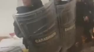 PICCONI E MANGANELLI di Carabinieri e Polizia per Sfrattare Famiglie con Minori e Disabile