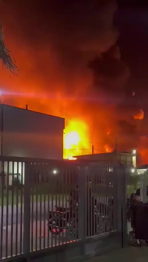 Small plane crashes into thermal power plant in Ezeiza, Argentina, causing massive explosion.