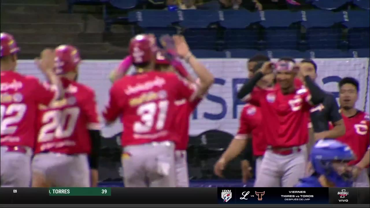 Eduardo García con la daga