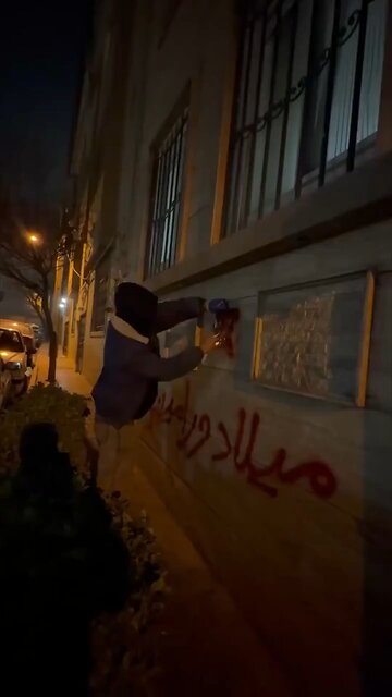 Iranian protesters threaten police officers' families: