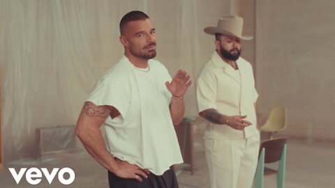 Ricky Martin, Carín León - A Medio Vivir