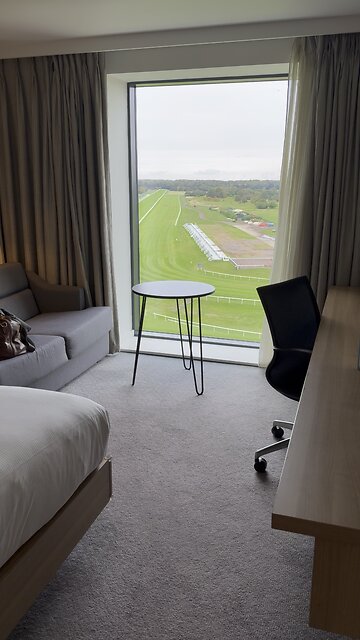 racing today in doncaster what a lovely place