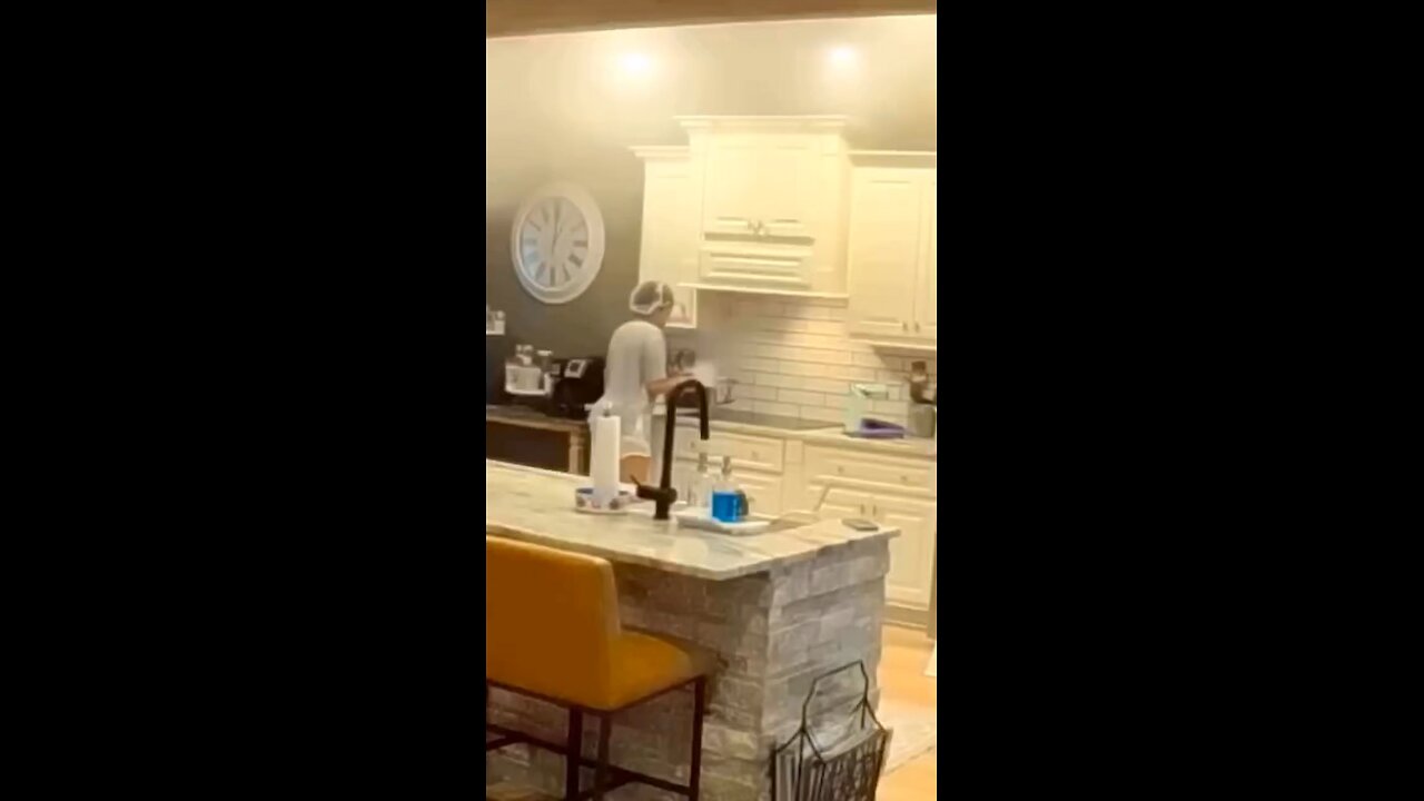 What NOT* to do in the event of a grease fire!🤦♀️😵☠️🔥