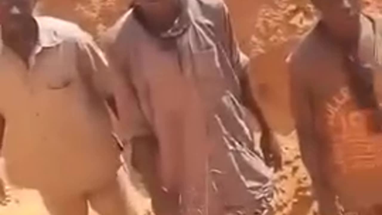 terrorist RSF militia executing civilians just for bringing food to "al-fashir"