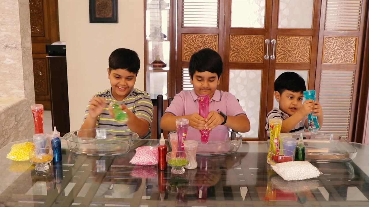 Kids playing with slimes | Fun games