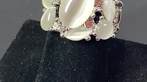 Stop and Shop: For Women: Fashion Jewelry - Marbled Oval Ring Color-Shifting Expandable Ring