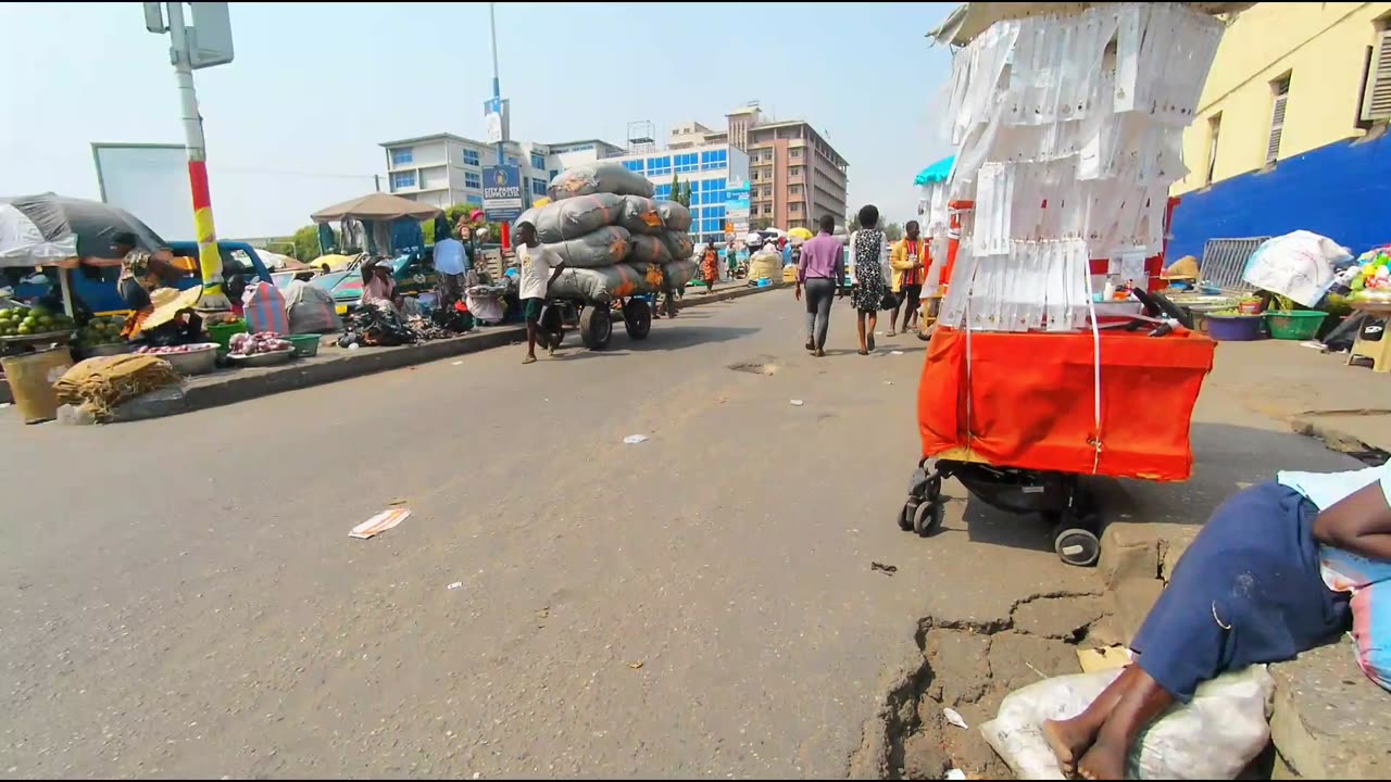 🇬🇭 WALKING Through Accra's HEART from Makola to Central Police Station!