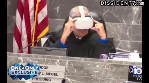 Florida judge looks through a VR headset to put himself in the defendant's shoes (self-defense scena
