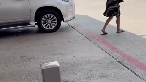 A heated fight at a 7-Eleven takes a terrifying turn 🚨