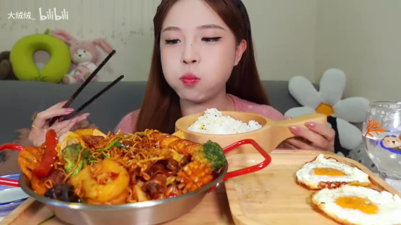 Solo Meal Feast! Super Spicy Stir-Fry with Tons of Ingredients