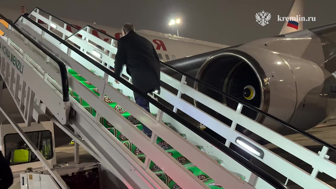 Визит Владимира Путина в Туркменистан завершён