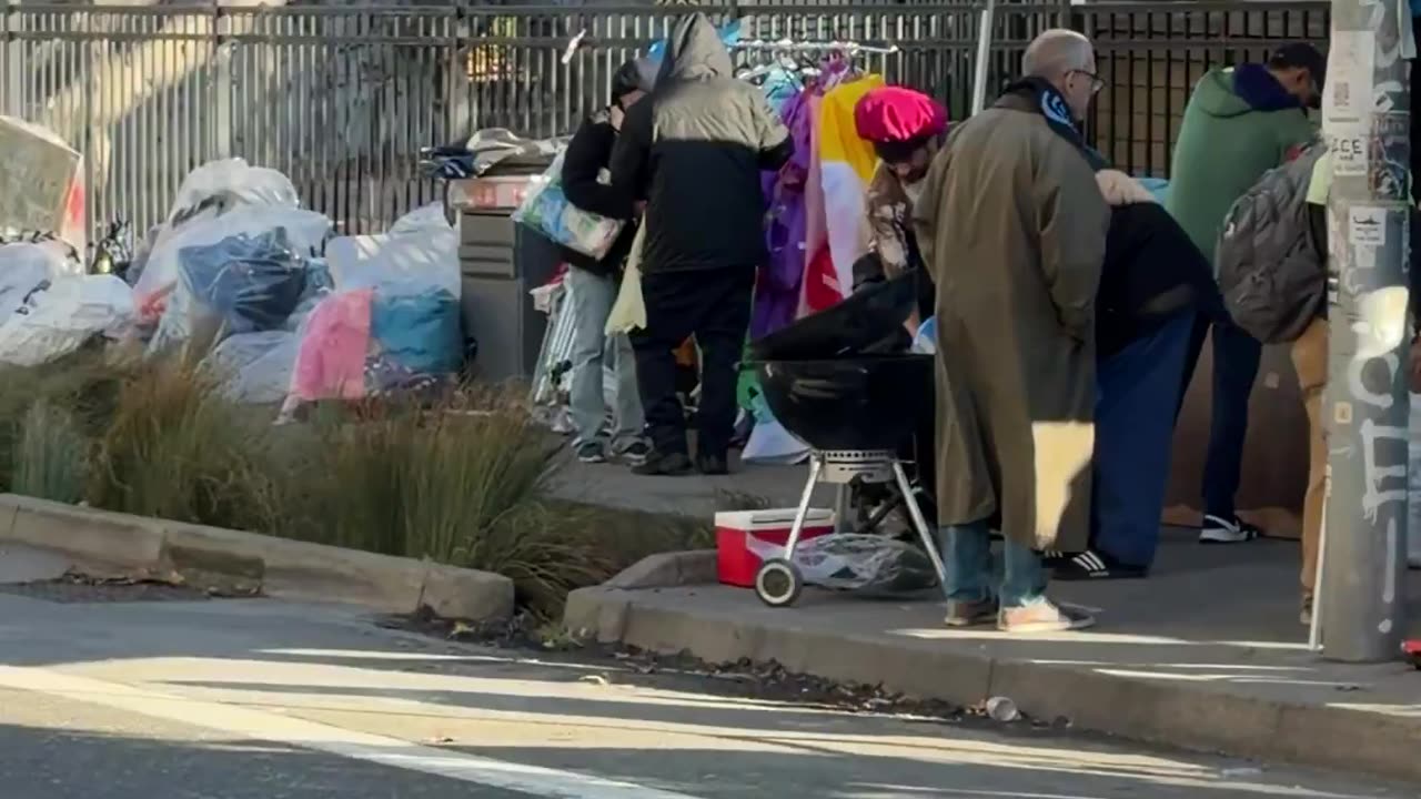 Here's ‘Mythical’ Portland Antifa Receiving a U-Haul Full of Their Gear