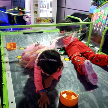 AIR HOCKEY CRAWL