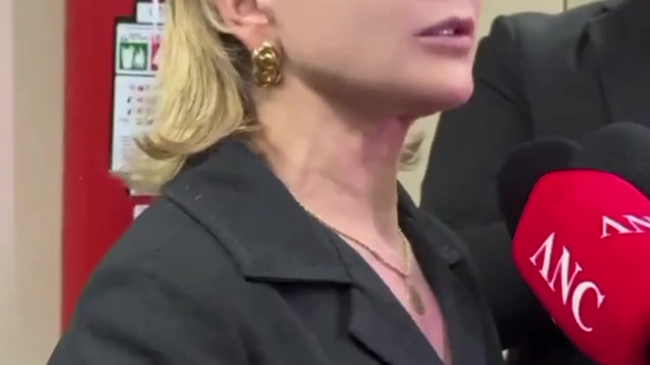 PT, O PARTIDO DOS TRAFICANTES: A petista Gleisi Hoffmann reafirma que regime Lulaladrão não quer equiparar facções criminosas ao terrorismo.