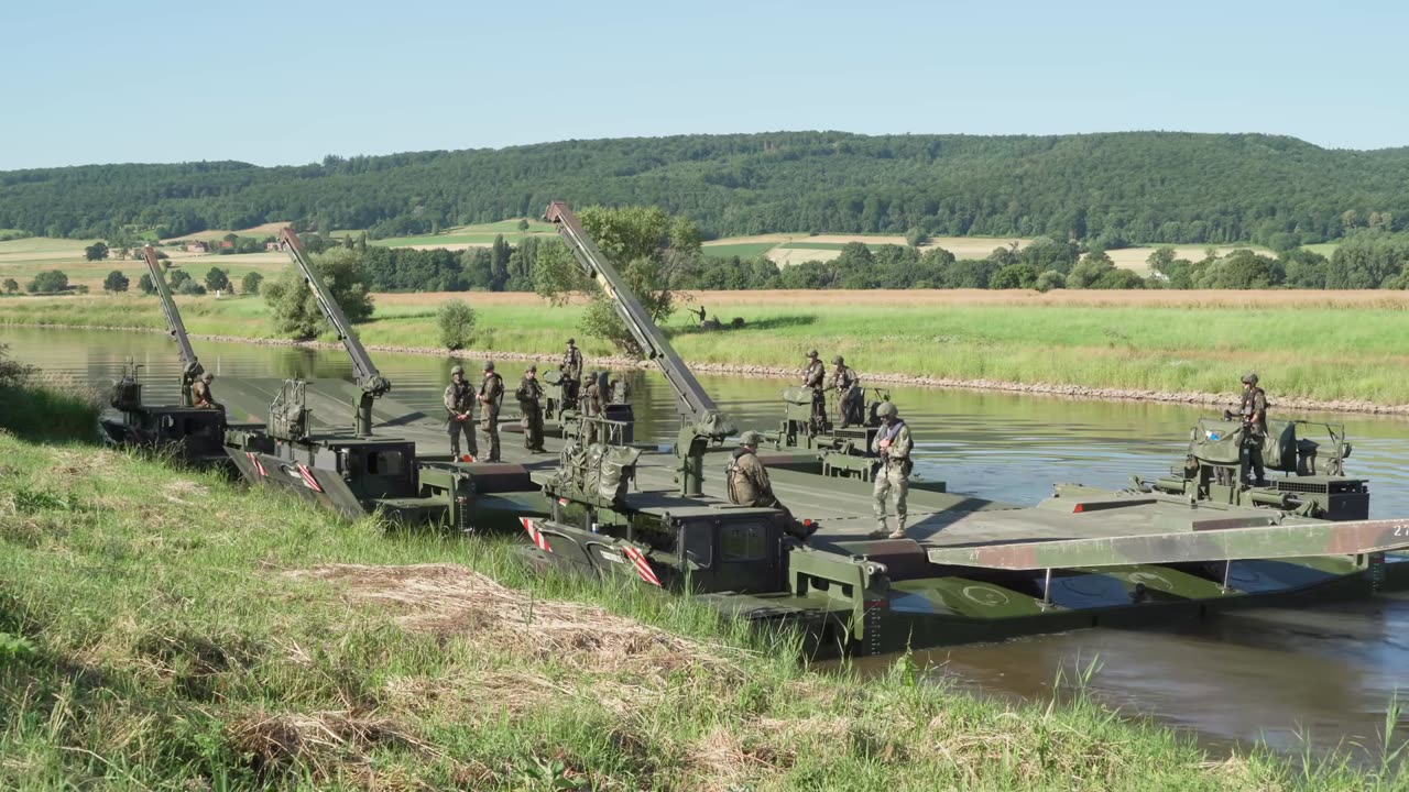M3 Amphibious Rig Builds 400ft Bridge in Just 20 Minutes