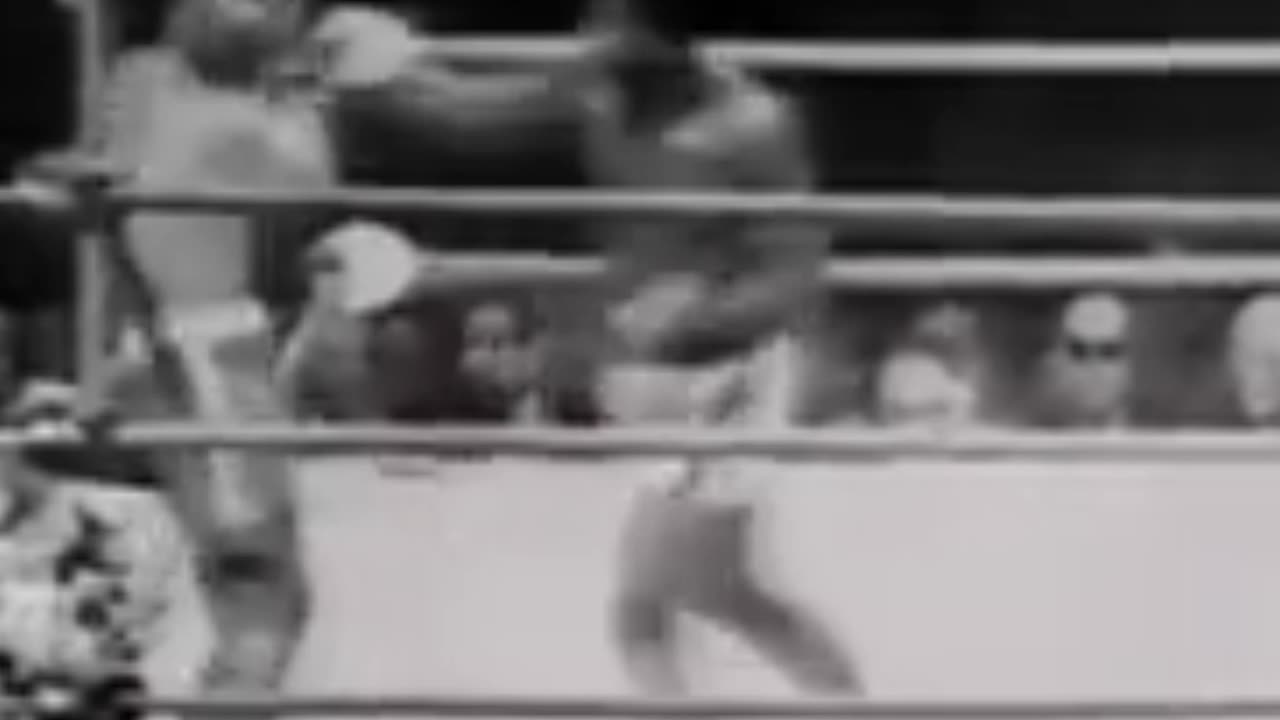 Muhammad Ali lands 12 punches in under 3 seconds