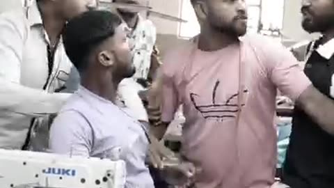 Thekedar पगार खुद आकर दे🤣😂 #short #comelorepage #pagaar #thekedar #darji #silai #tailor #trendingreel #comedyreels #Salary #reelsfbシ #viralvide #shortsvideos #reelsviralシfb #fun #explorarpage #video See less