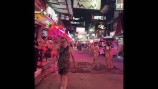 Thai nightlife in Pattaya with pretty girls.