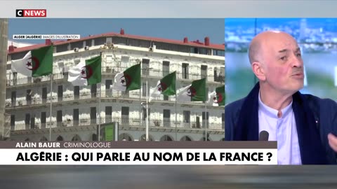 Ceux qui ont désarmé le pays nous expliquent comment il va falloir le réarmer», a raillé Alain Bauer