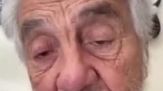 Tommy Chong cured his own cancer.