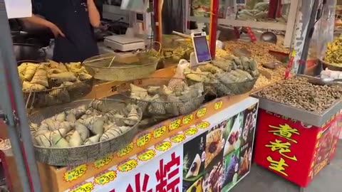 Atmosphere, Aroma & Warmth: Exploring Chongqing’s Lively Market Full of Tempting Food