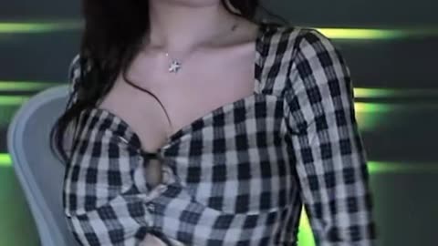 SWEETEST girl ever! | Glamorous Black Cropped Tee Passionate Ive Dance - Daily Beauty EP 336